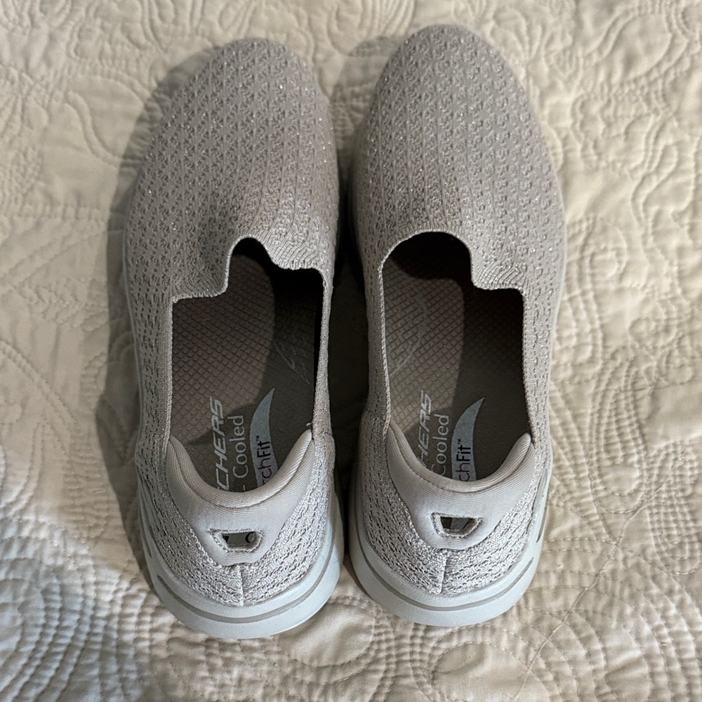 Skechers Air Cooled Arch Fit Women’s Slip on shoes